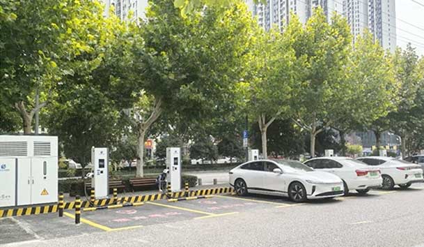 宜昌首批全液冷超充站投入運營，鴻嘉利助力高質(zhì)量充電基礎(chǔ)設(shè)施建設(shè)(圖1)